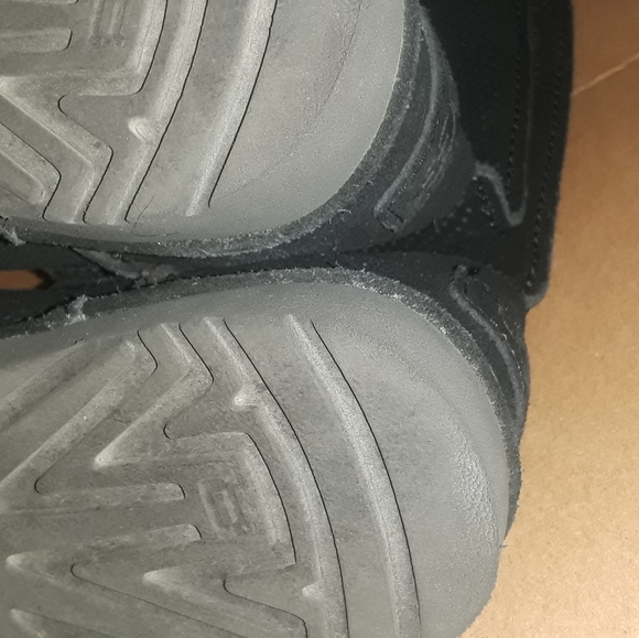 Preowned black Ugg Unlined boot size 5 perforated - Picture 6 of 8